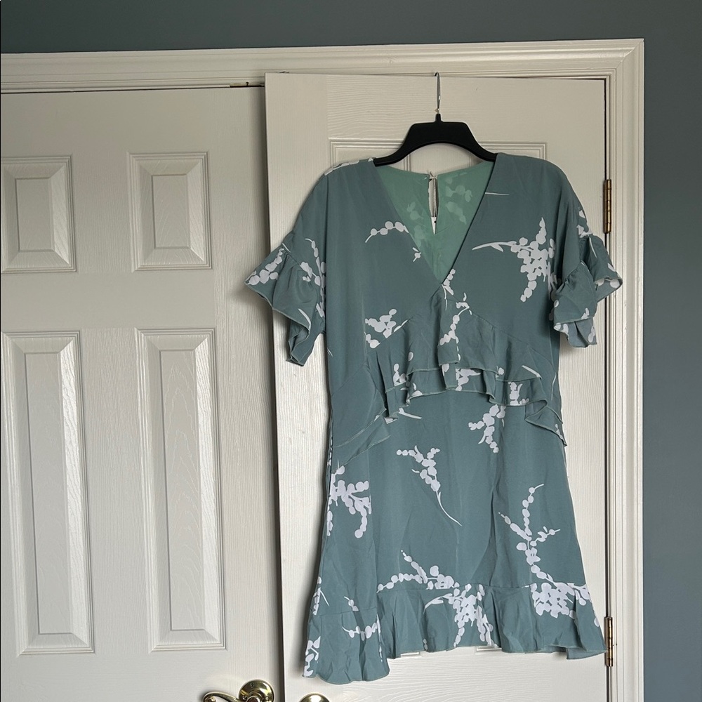 Elegant Floral Mini Dress with Pockets